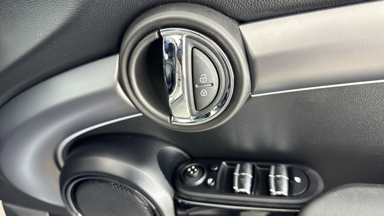 MINI Cooper 1.5 C Exclusive 5dr Auto Petrol Hatchback